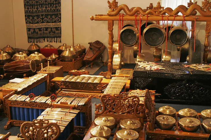 Alat musik Gamelan Kyai Cipinang Cempedak
